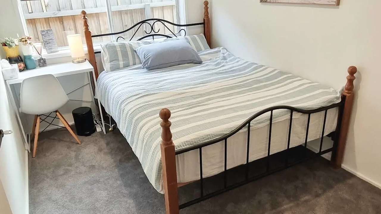 Room in a share house