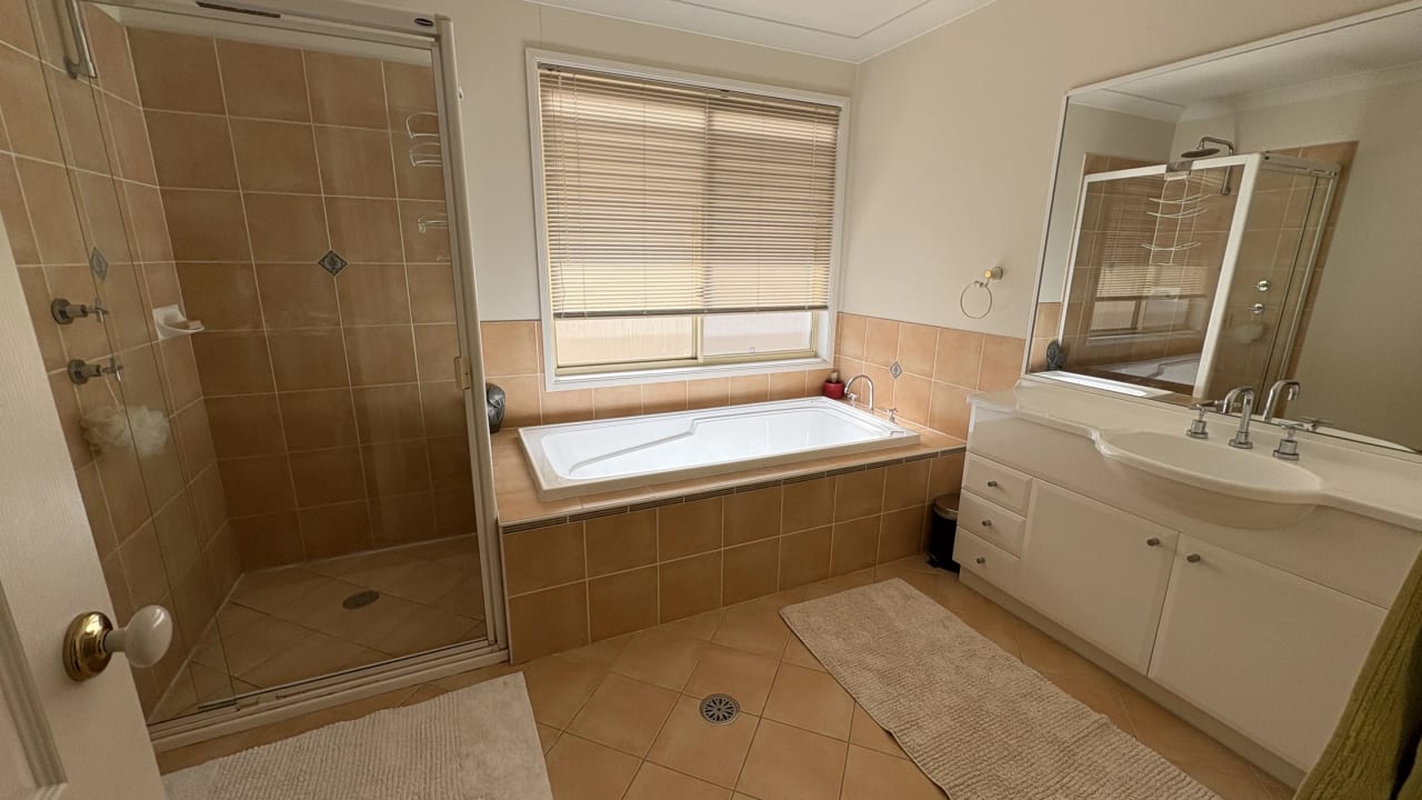 Unfurnished room in a share house