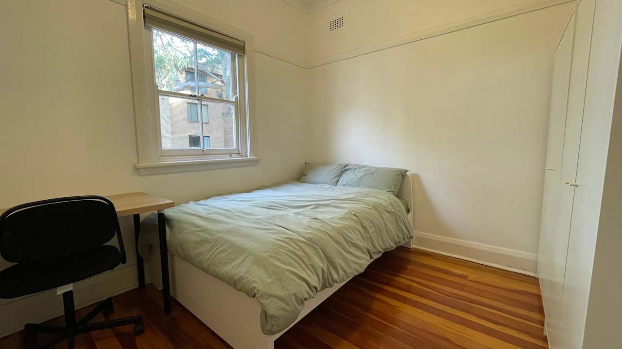 Furnished room in a flatshare