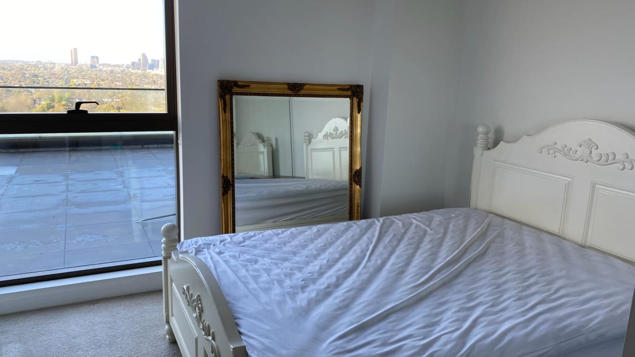 Furnished room in a flatshare