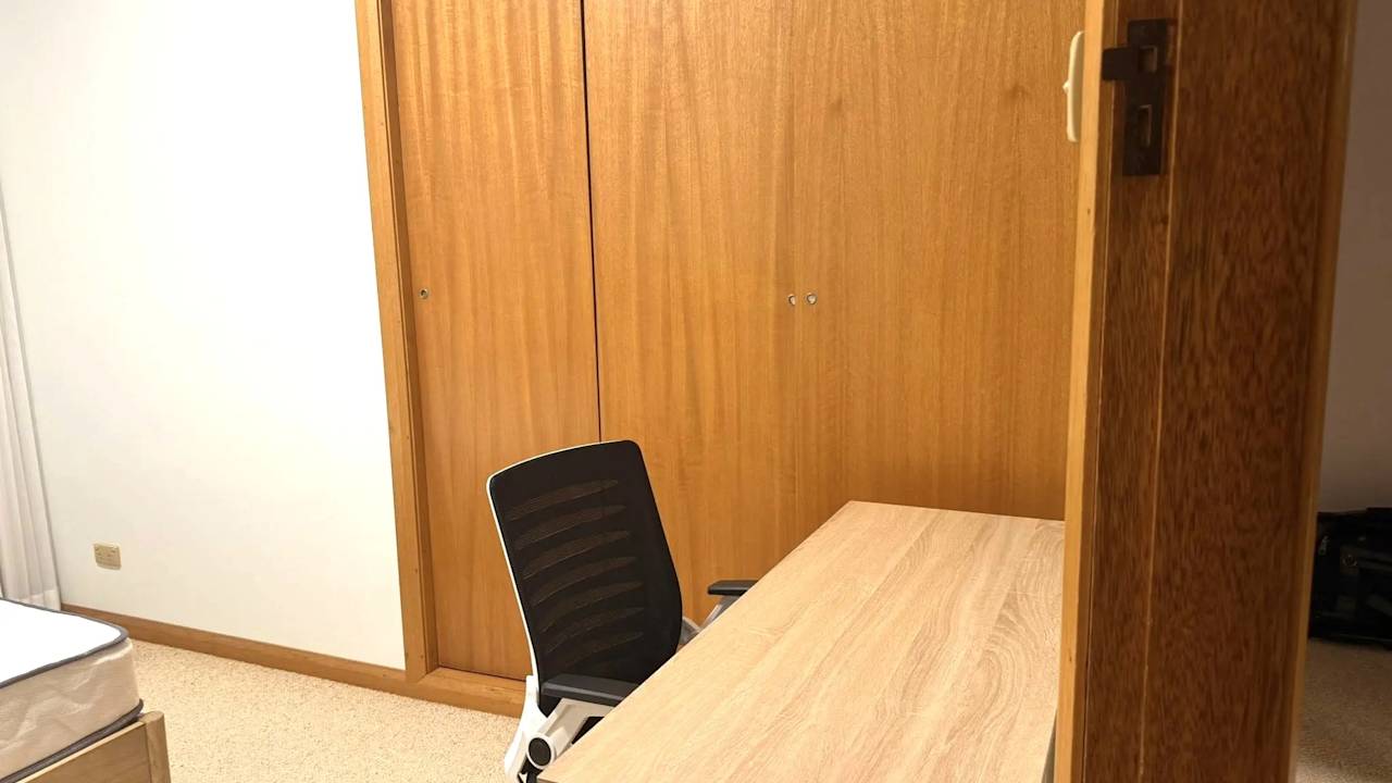 Furnished room in a share house