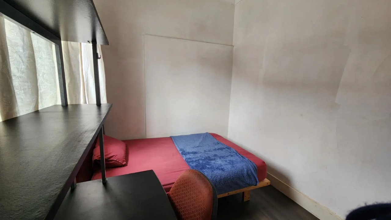 Furnished room in a share house