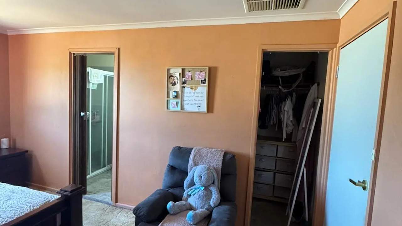 Room in a share house