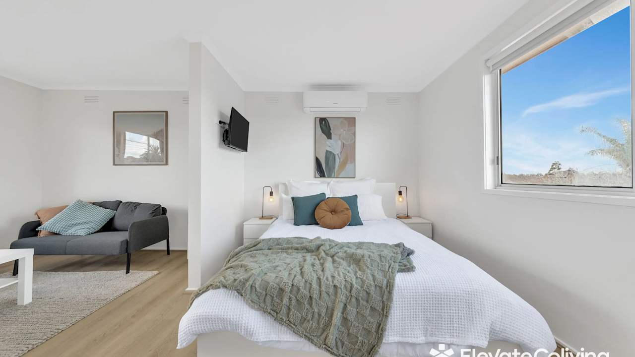 Furnished room with own bathroom