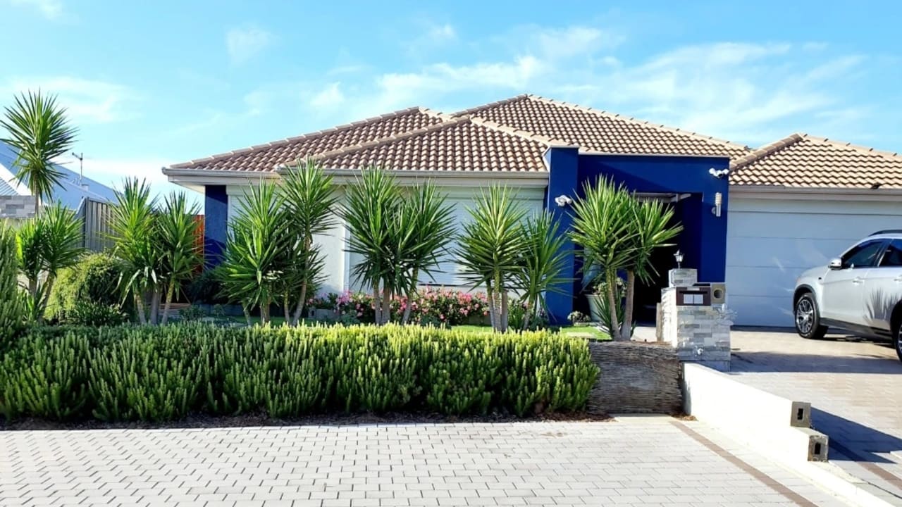 Whole property with 2 rooms for rent
