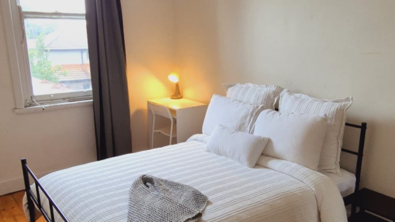 Furnished room in a flatshare
