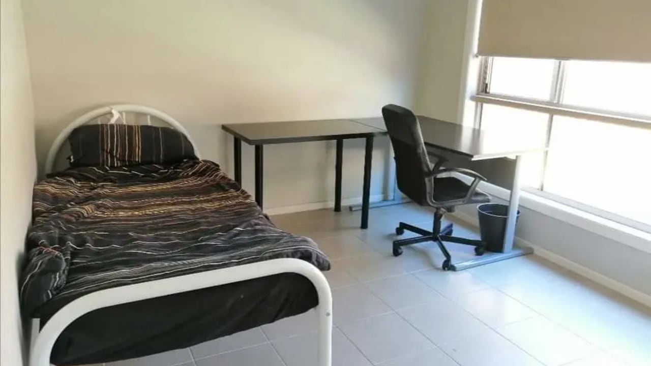 Furnished room in a share house
