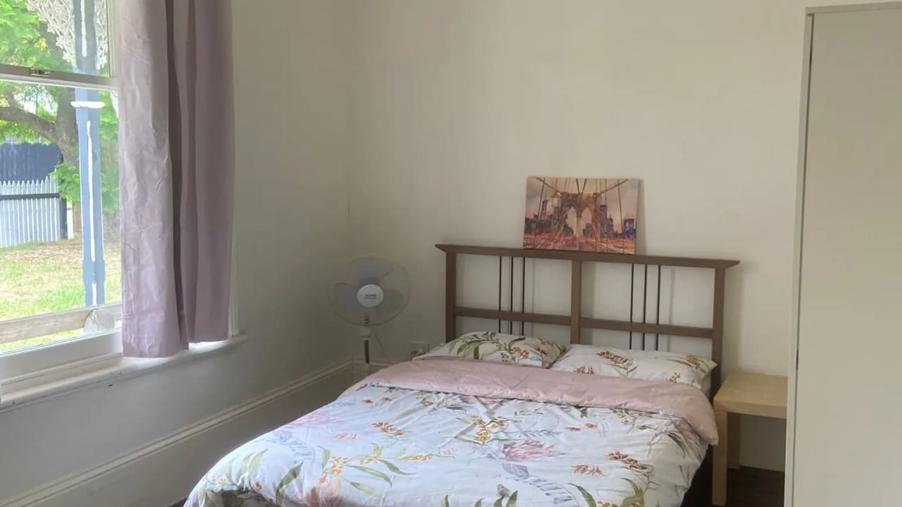 Furnished room in a share house