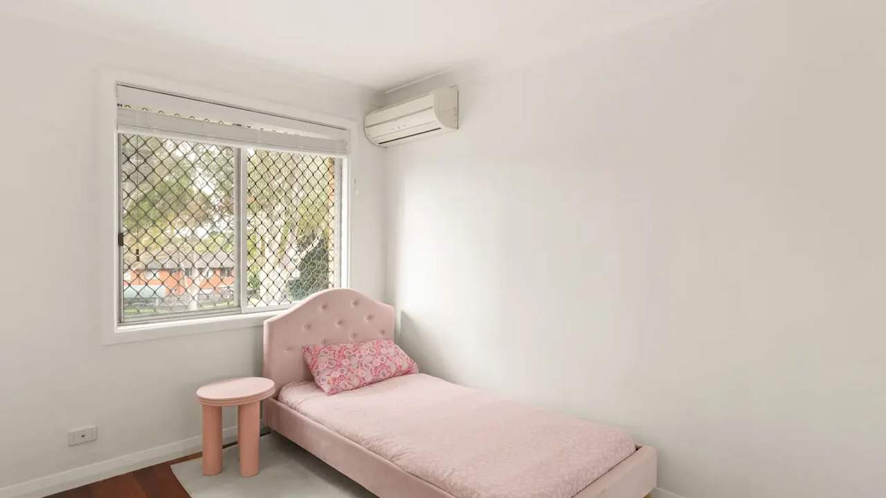 Unfurnished room in a flatshare