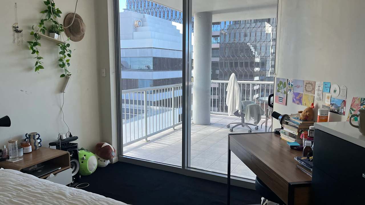 Furnished room with ensuite in a flatshare