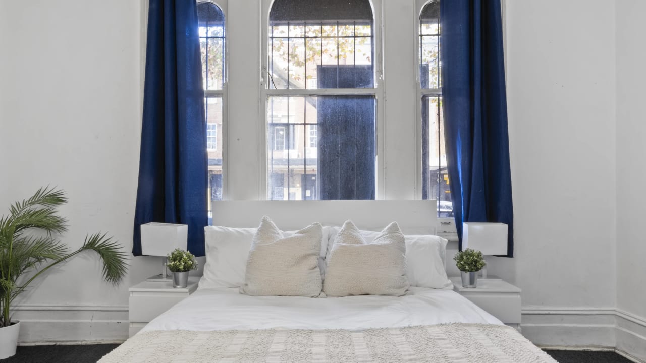 Furnished room in a share house
