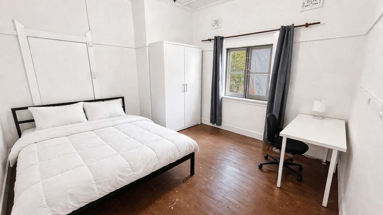 Furnished room in a flatshare
