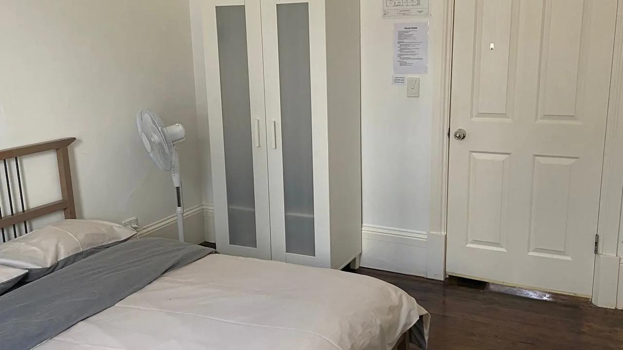 Furnished room in a share house