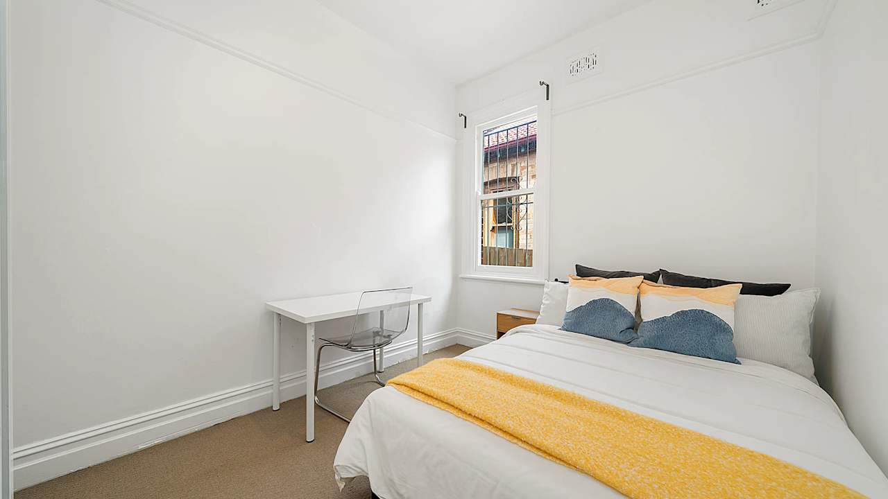 Room in a share house