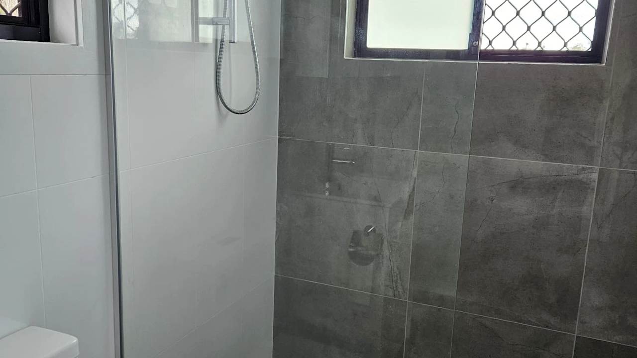 Whole property with 2 rooms for rent