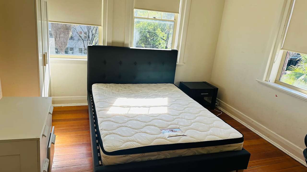 Furnished room in a flatshare