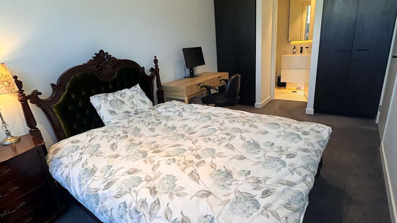 Furnished room with ensuite in a flatshare