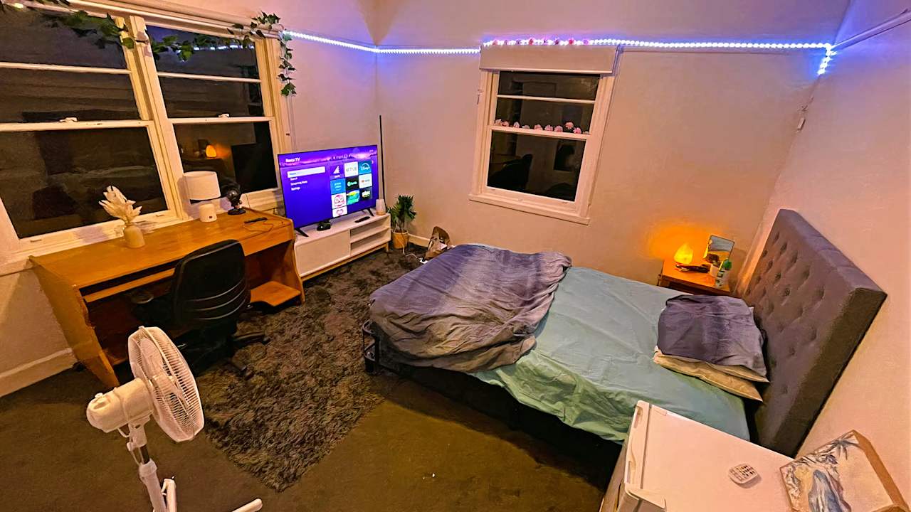 Furnished room in a flatshare