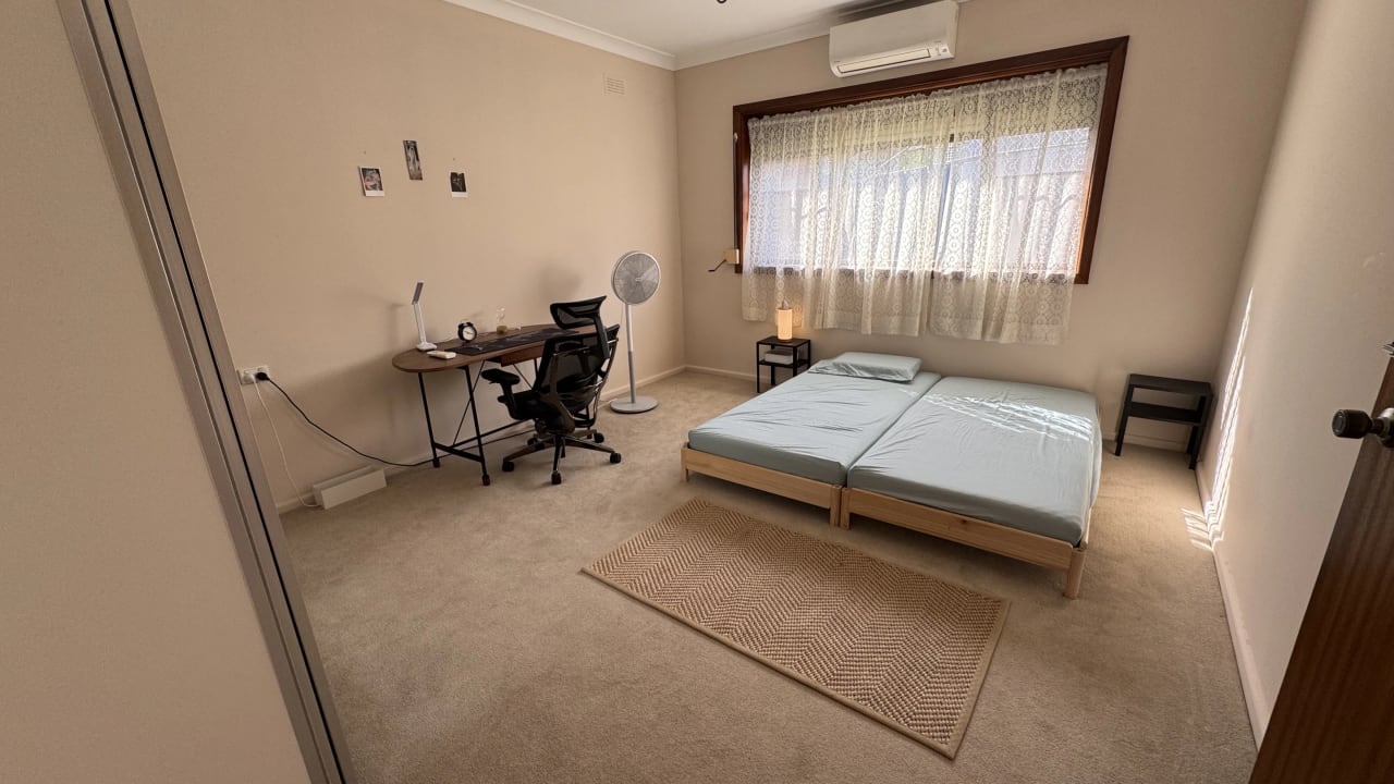 Furnished room in a share house