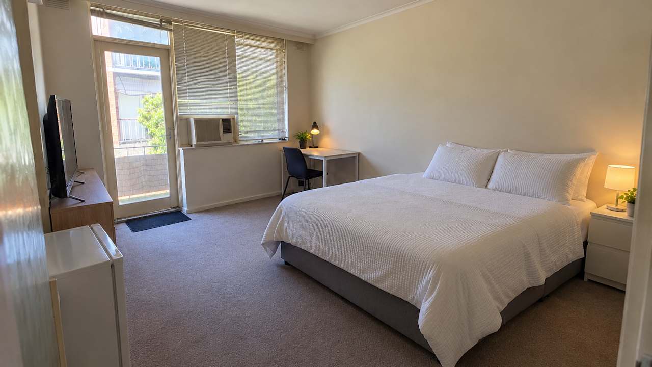 Furnished room in a flatshare