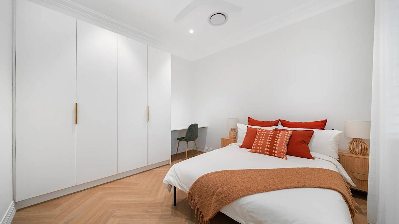 Room in a share house