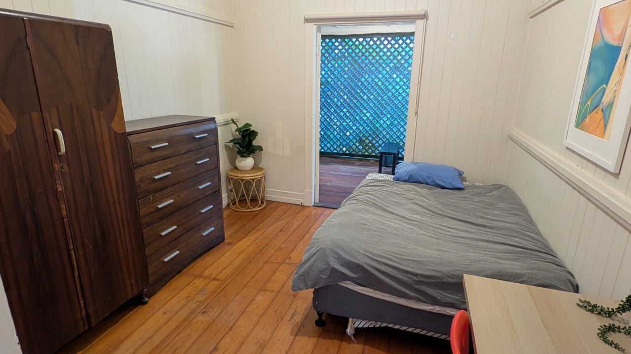 Furnished room in a share house