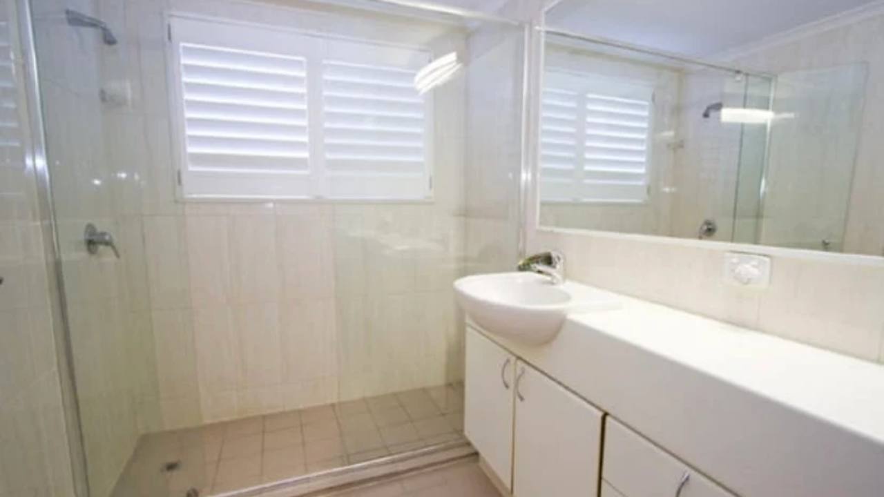 Unfurnished room with ensuite in a flatshare