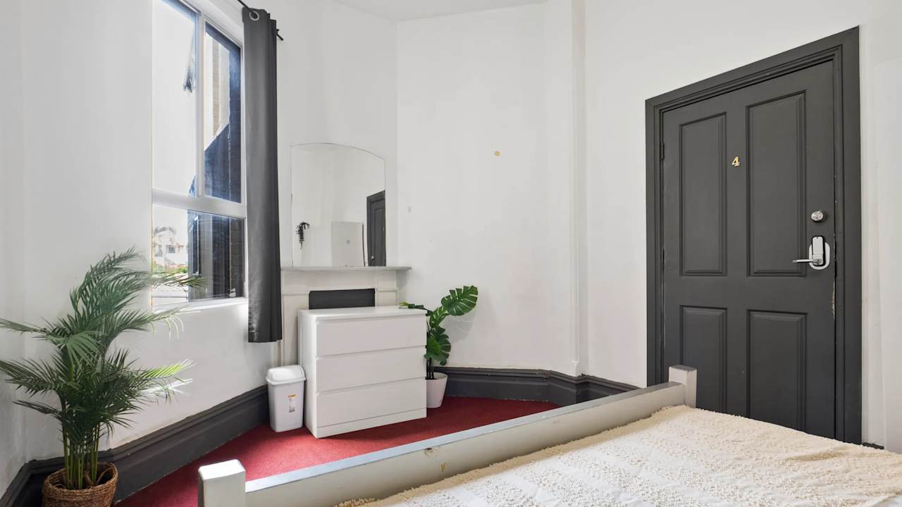 Furnished room in a share house