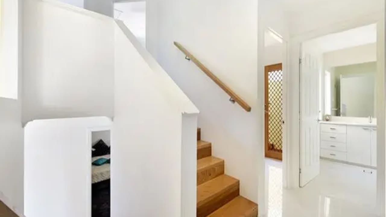 Unfurnished room studio flat for rent