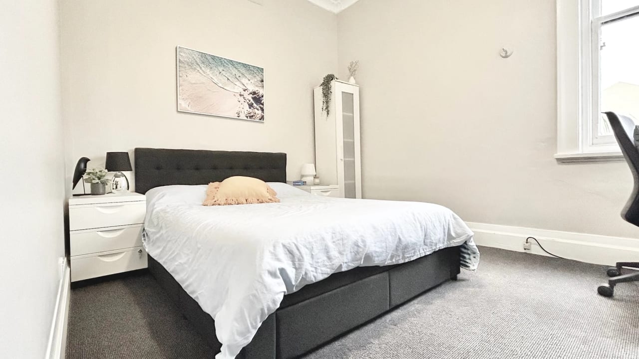 Furnished room in a share house