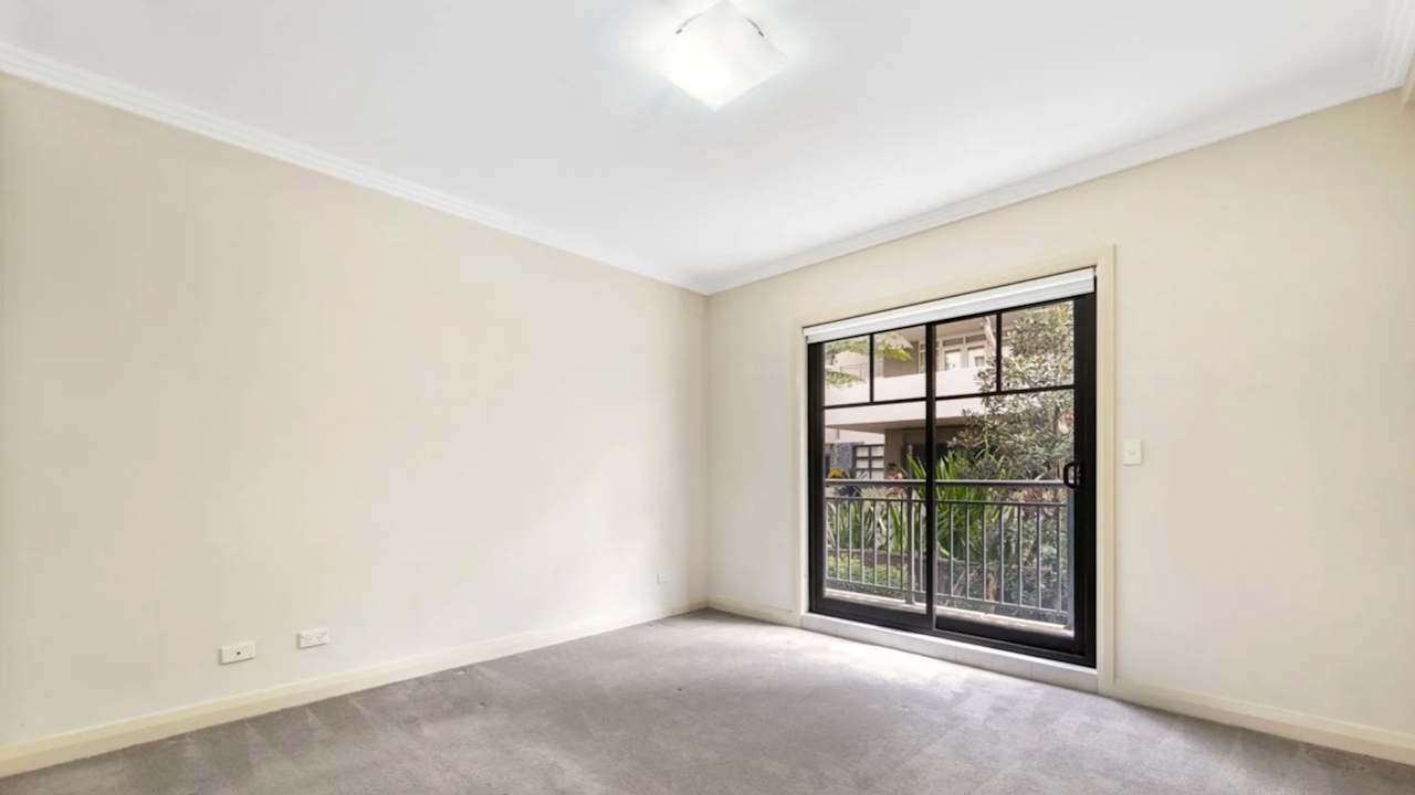 Unfurnished room with ensuite in a flatshare