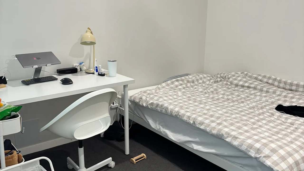 Furnished room with own bathroom