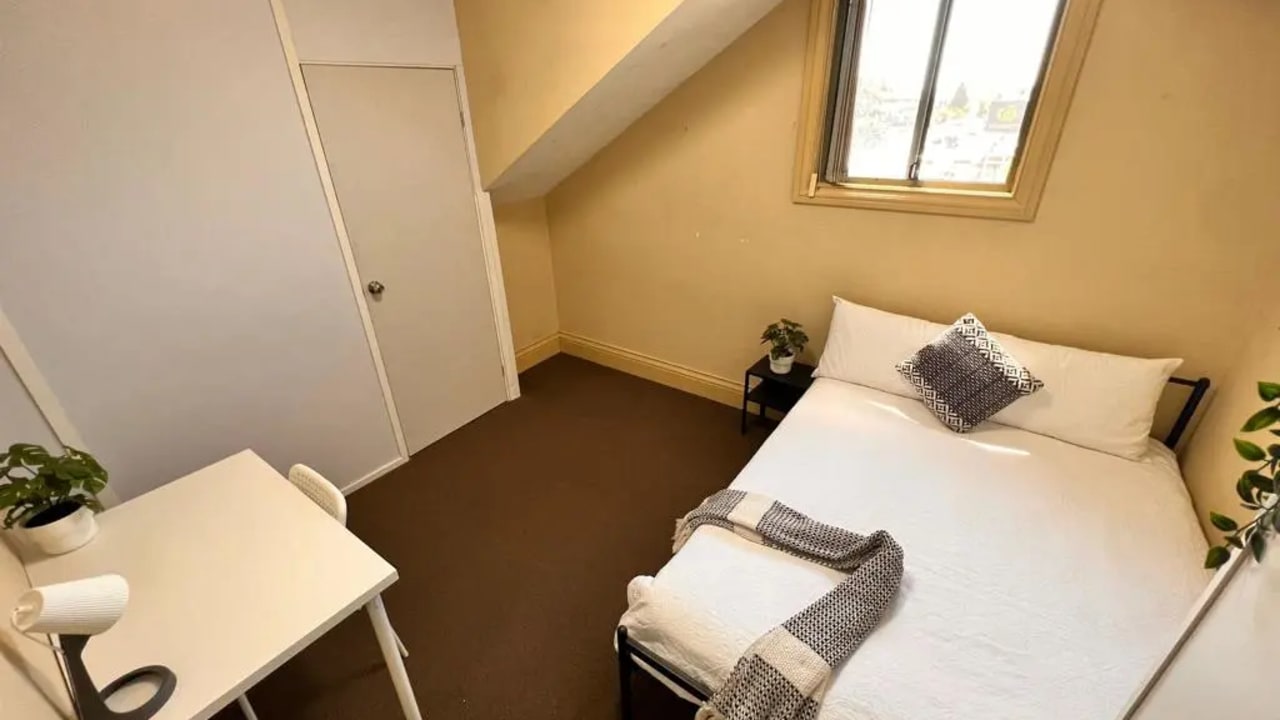 Furnished room with ensuite in a flatshare