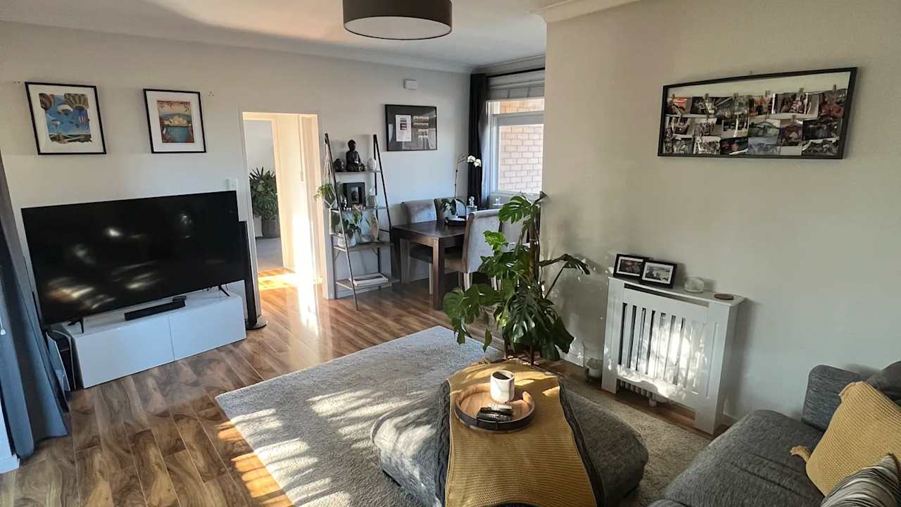 Furnished room in a flatshare