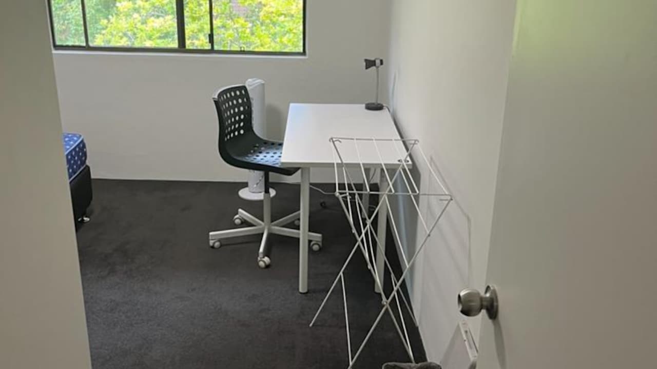 Furnished room in a flatshare