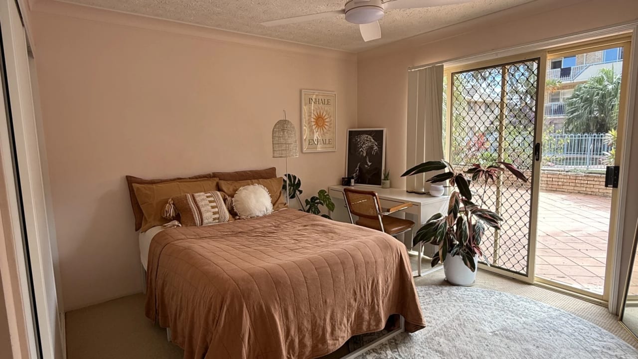 Furnished room in a flatshare