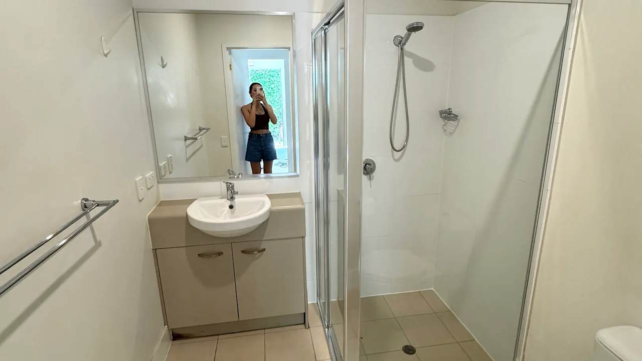 Unfurnished room with ensuite in a flatshare