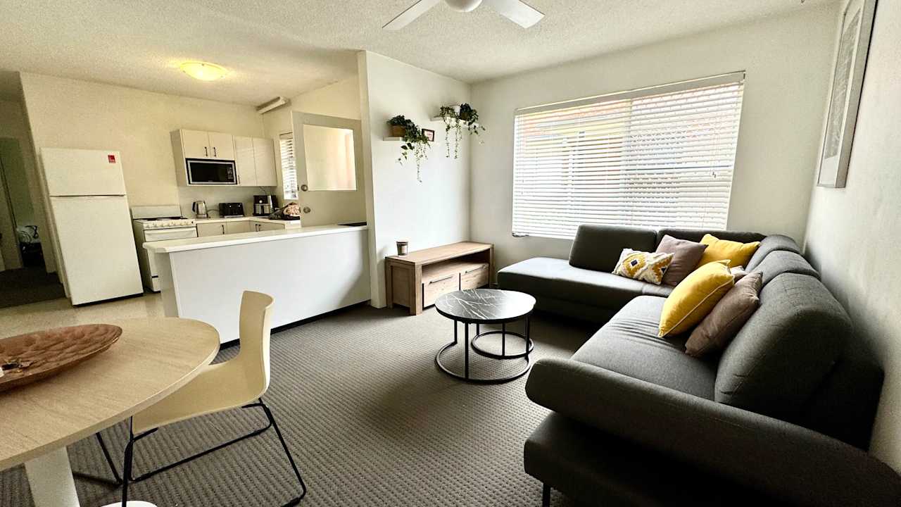 Furnished room in a flatshare