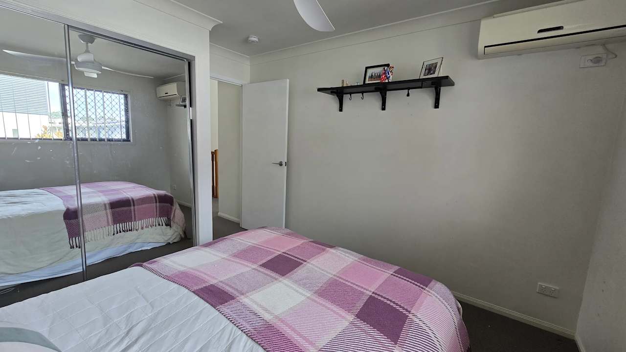 Room in a share house