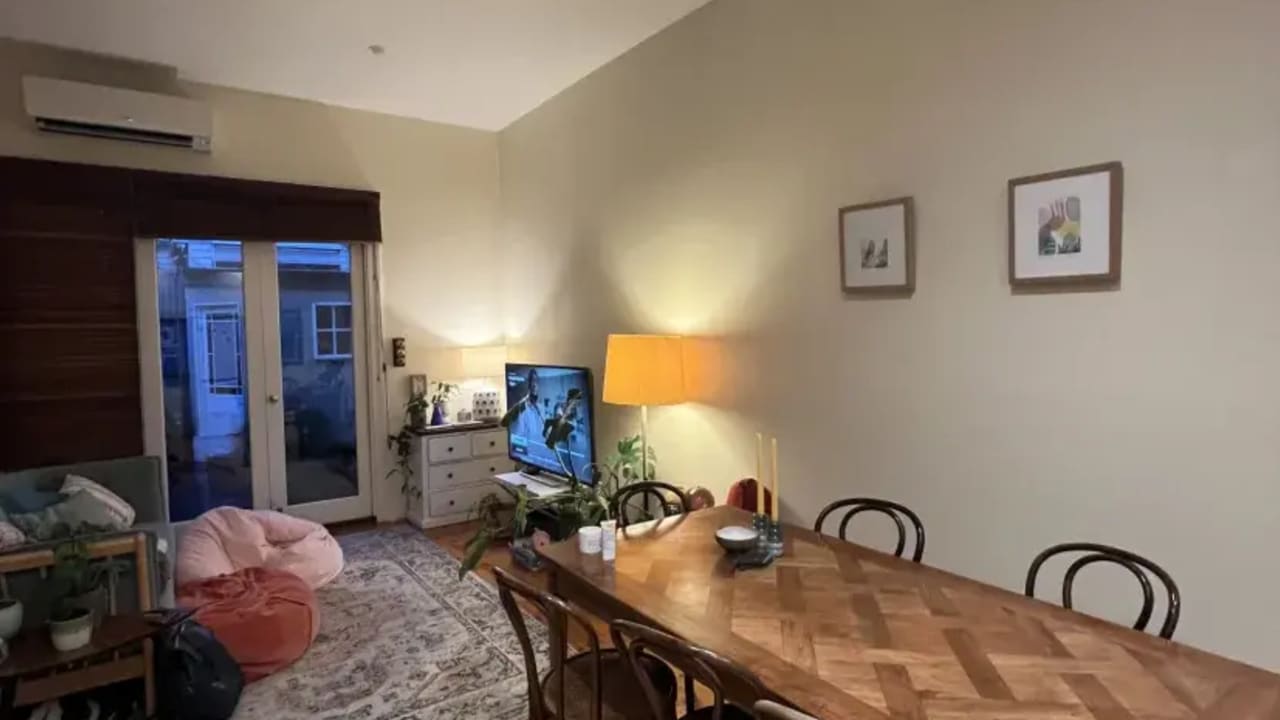 Room in a share house