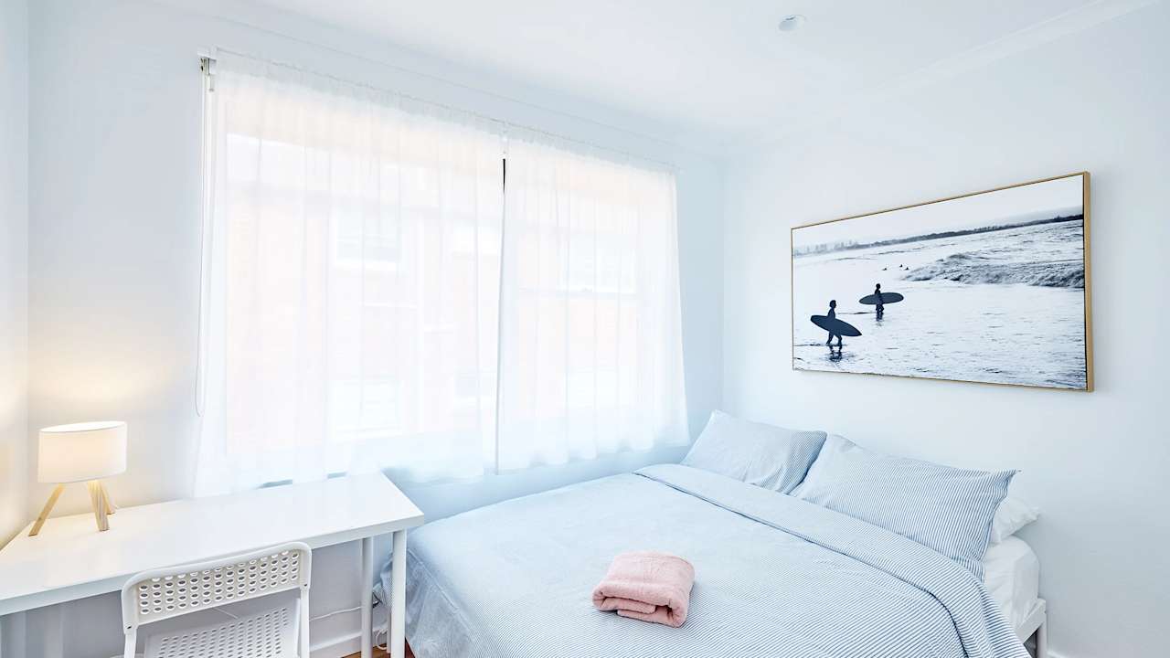 Furnished room in a flatshare