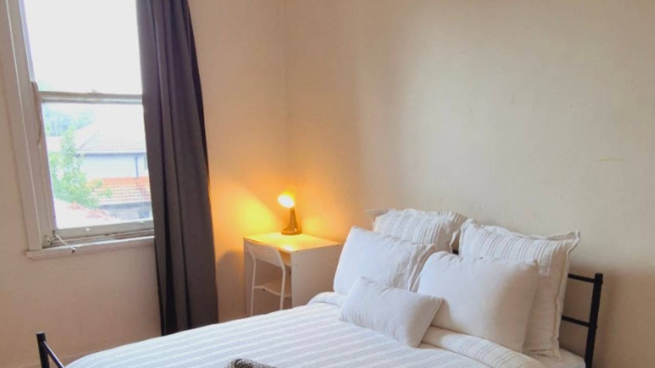 Furnished room in a flatshare