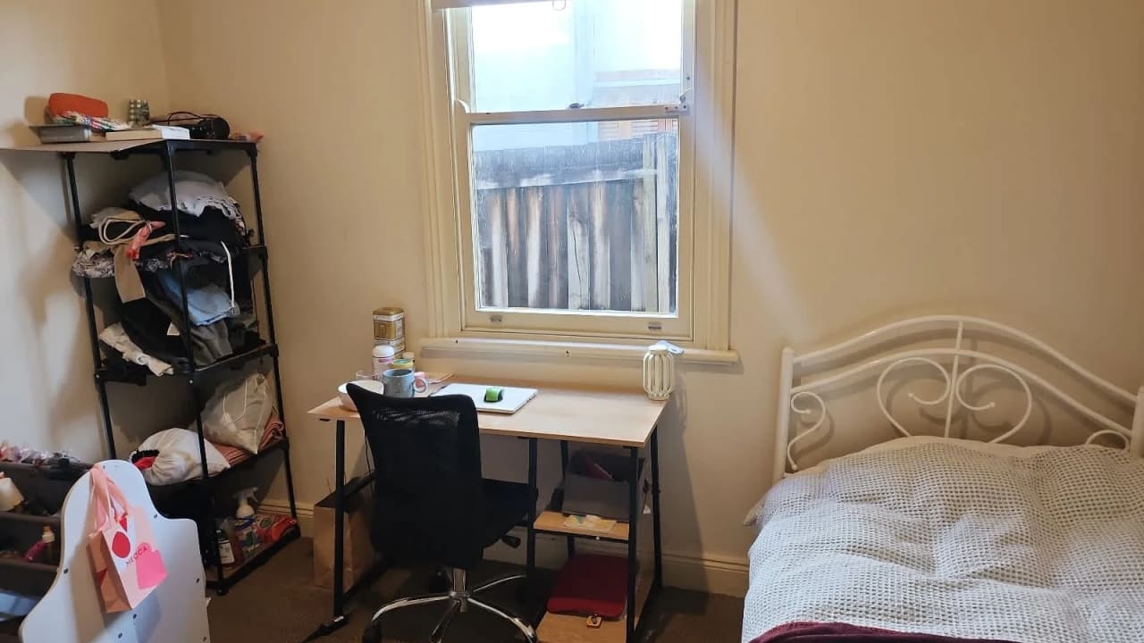 Room in a share house