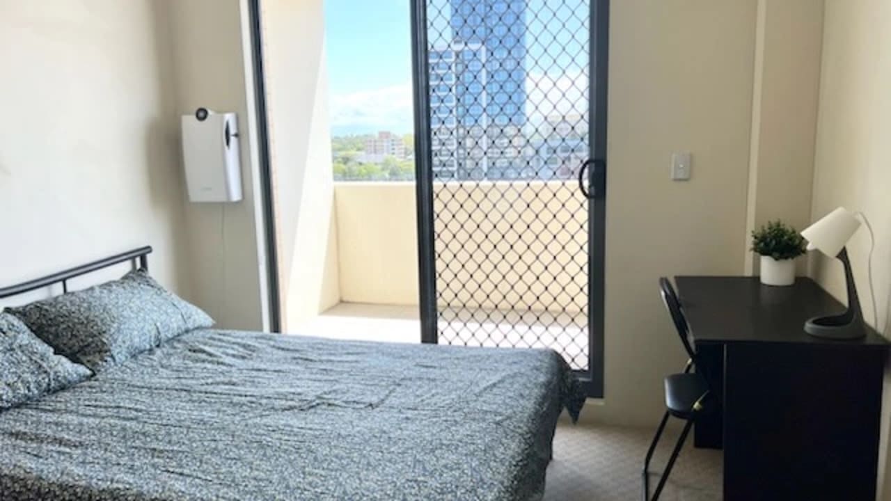 Furnished room in a flatshare
