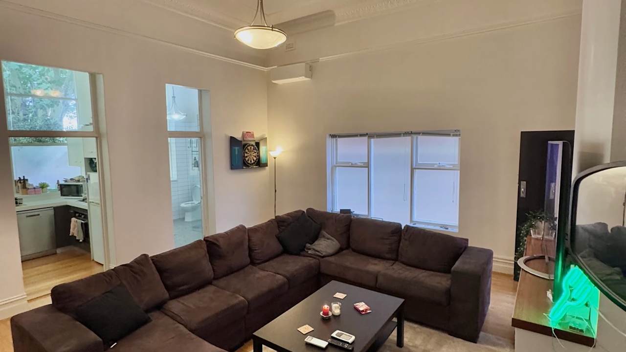 Furnished room in a flatshare