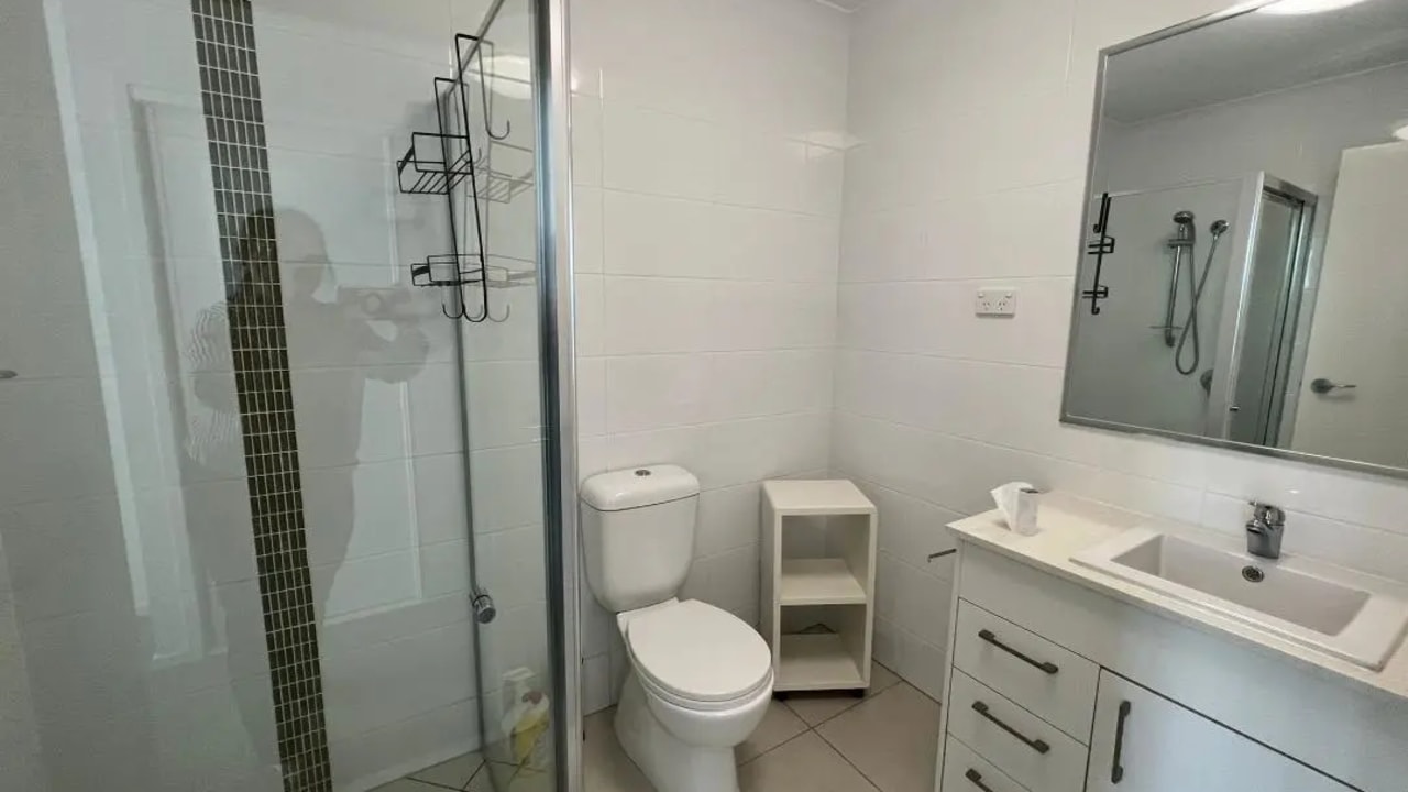 Unfurnished room with ensuite in a flatshare