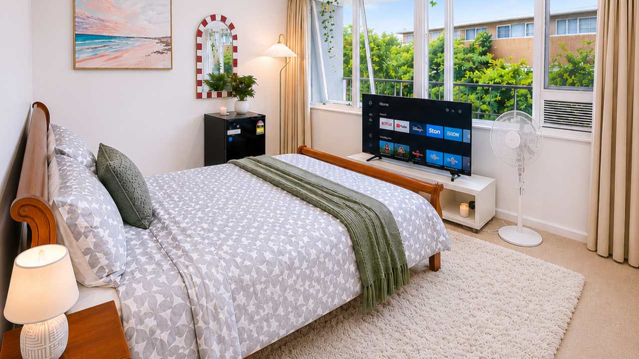 Furnished room in a flatshare