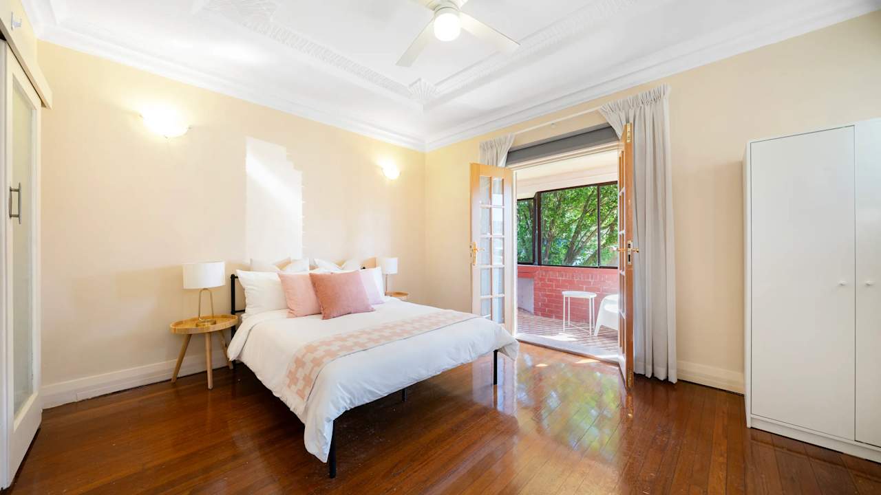 Room in a share house