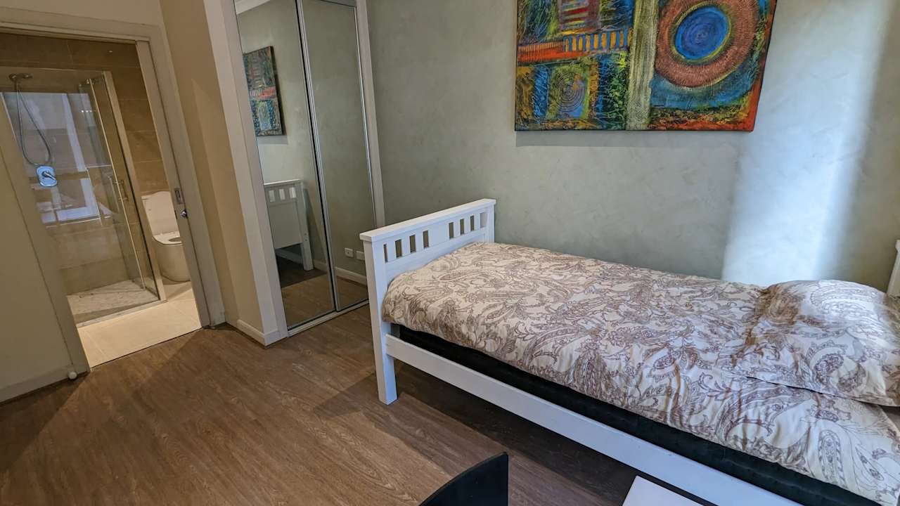 Furnished room with ensuite in a flatshare