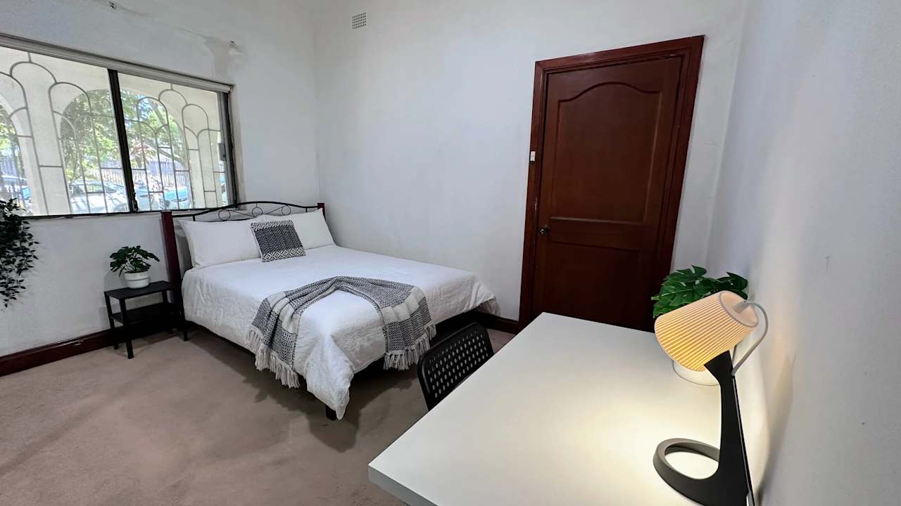 Furnished room in a share house